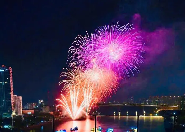 Wink Icon Hotel Danang Riverside - Luxury Suites - 24Hrs Stay & Rooftop Pool Bar