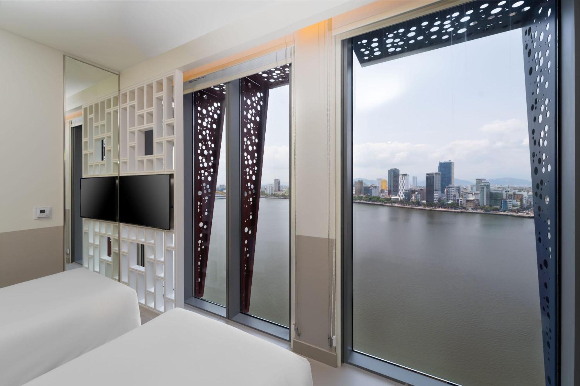 Hotel Wink Icon Riverside - Luxury - 24hrs & Rooftop Pool Bar