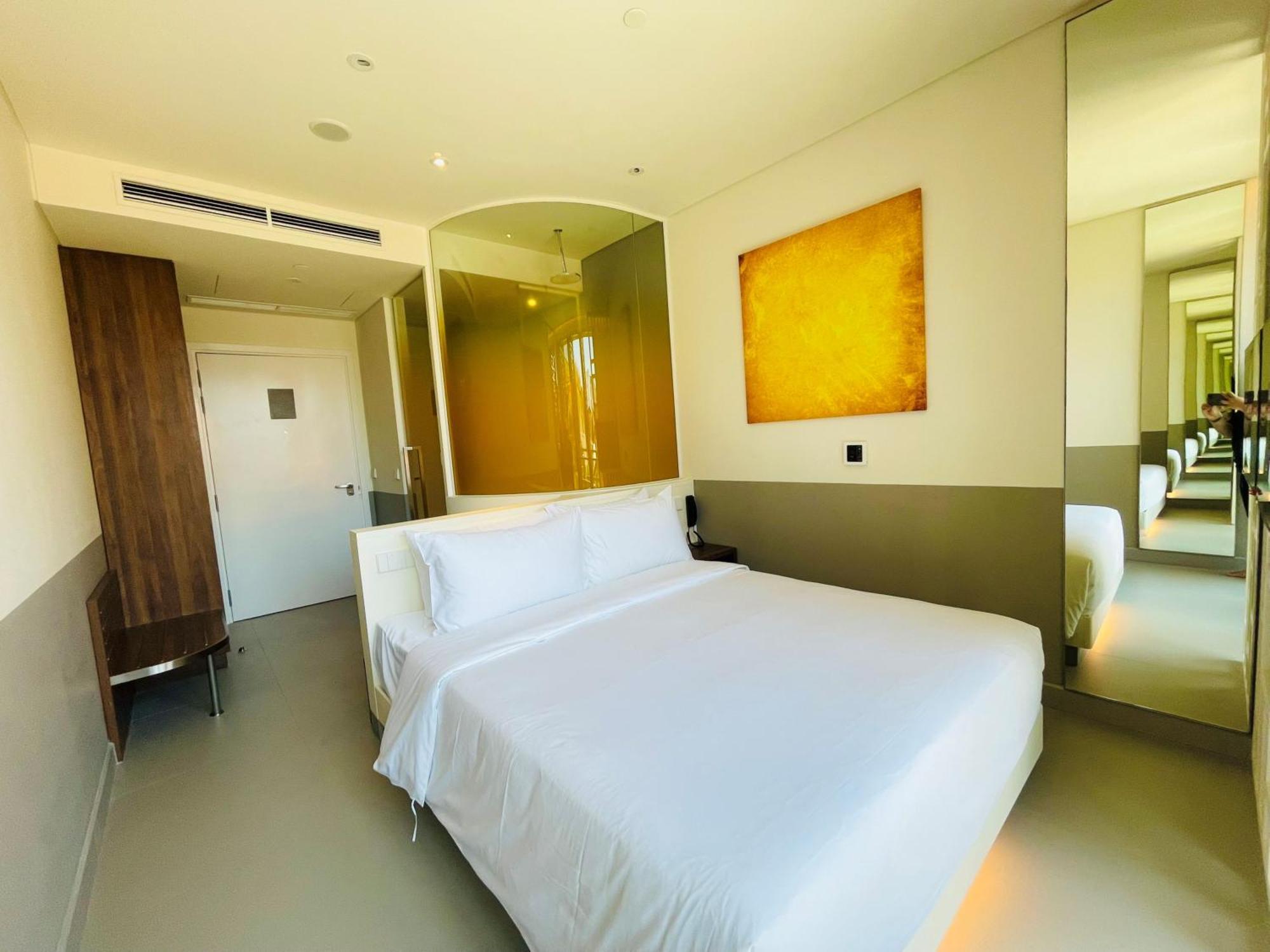 Hotel Wink Icon Riverside - Luxury - 24hrs & Rooftop Pool Bar