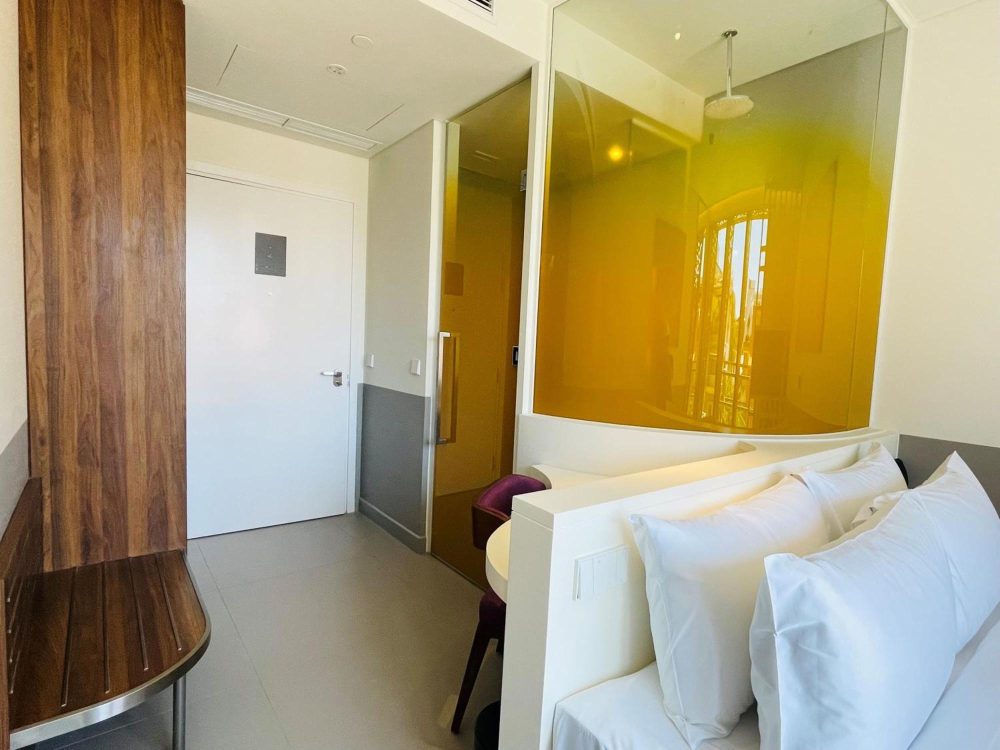 Wink Icon Riverside - Luxury - 24hrs & Rooftop Pool Bar Hotel